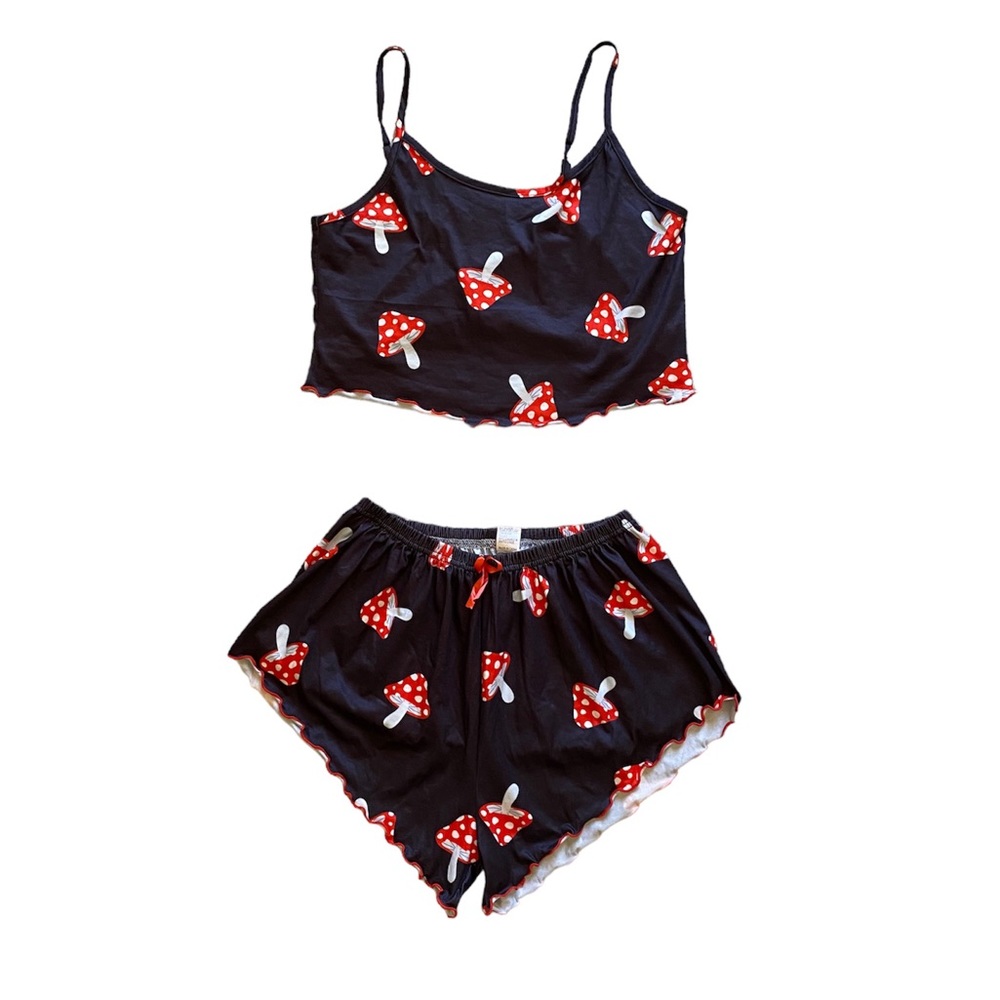 Groovy Psychadelic mushroom sleep set spaghetti strap crop top and shorts M